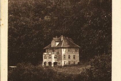 P121